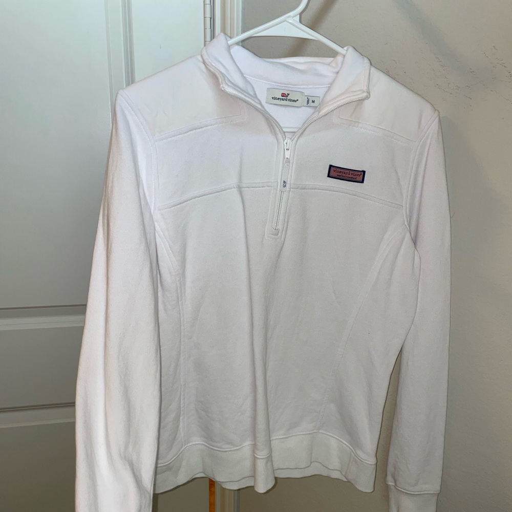 White vineyard vines pullover size M